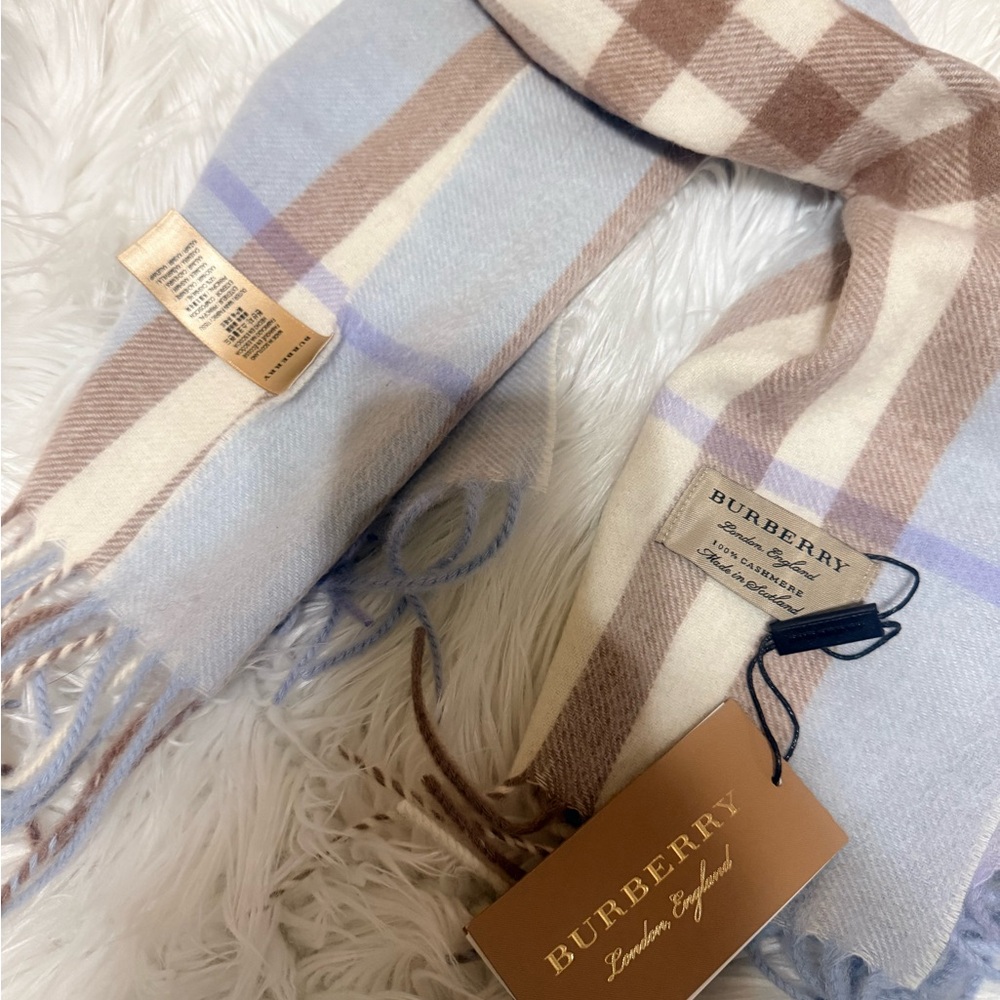 Burberry cashmere Scarf NWT - Picture 5 of 5